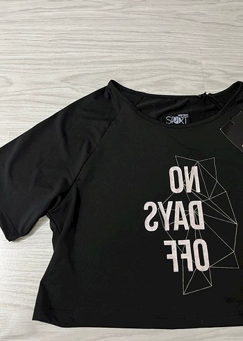 Siyah Baskılı Spor Kısa Kollu Tişört - Görsel 2