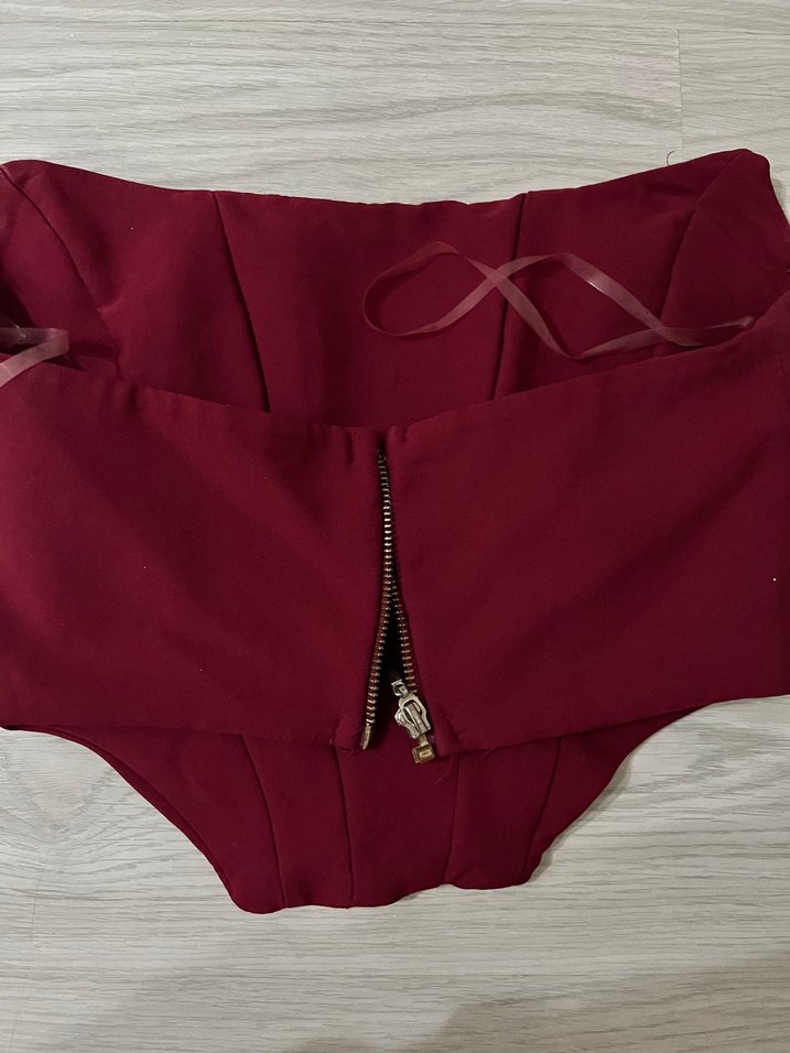 Parlak Kırmızı Düğmeli Straplez Mini Büstiyer - Görsel 3