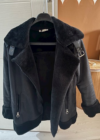 Siyah ceket içi kürklü deri görünümlü - Görsel 4