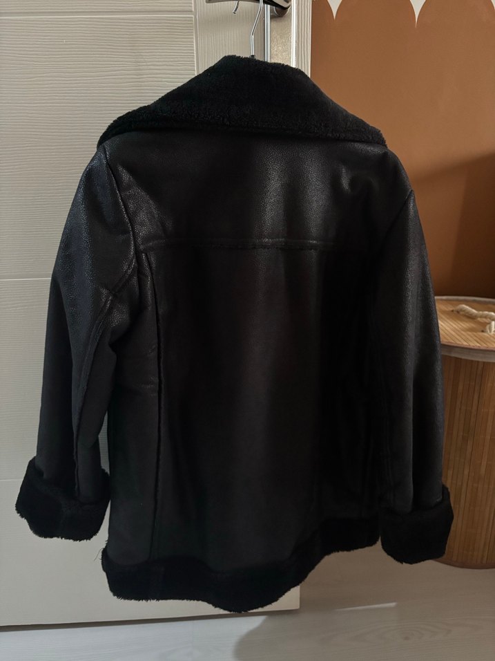 Siyah ceket içi kürklü deri görünümlü - Görsel 2