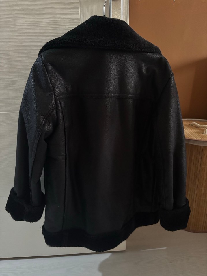 Siyah ceket içi kürklü deri görünümlü - Görsel 5