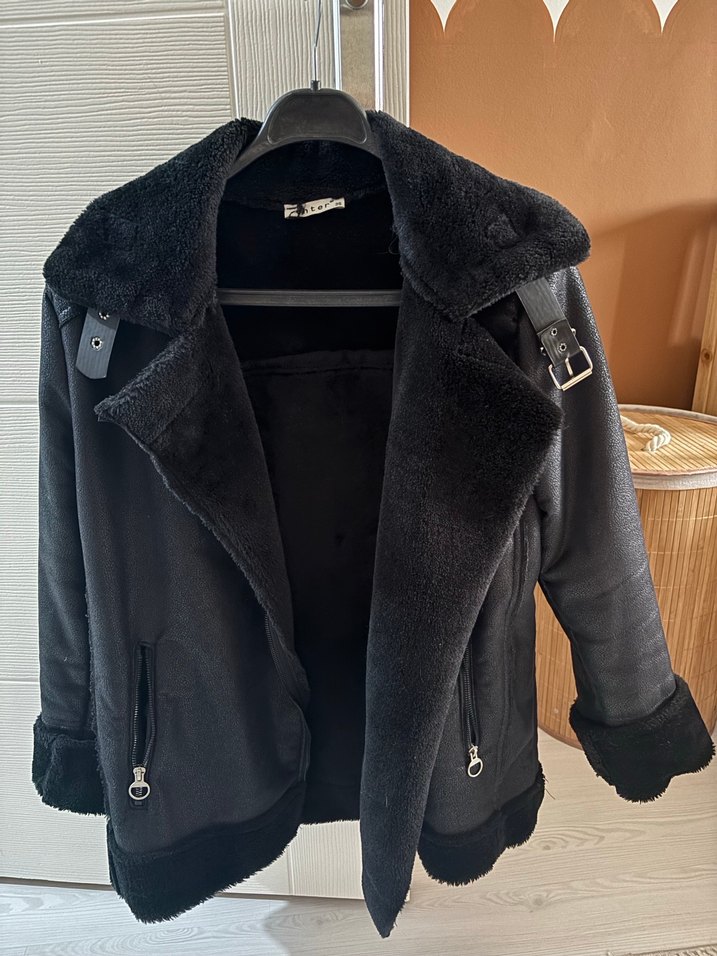 Siyah ceket içi kürklü deri görünümlü - Görsel 4