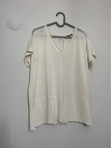 Beyaz tshirt
