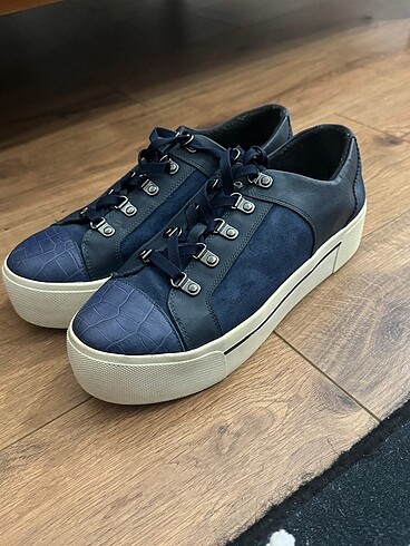 Dkny lacivert sneaker çok az kullanılmış