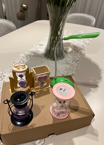 Yeşil Masa Lambası ve Mini Dekoratif Aksesuarlar - Görsel 3