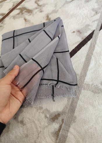 Gri Pileli Kadın Şal - Görsel 3