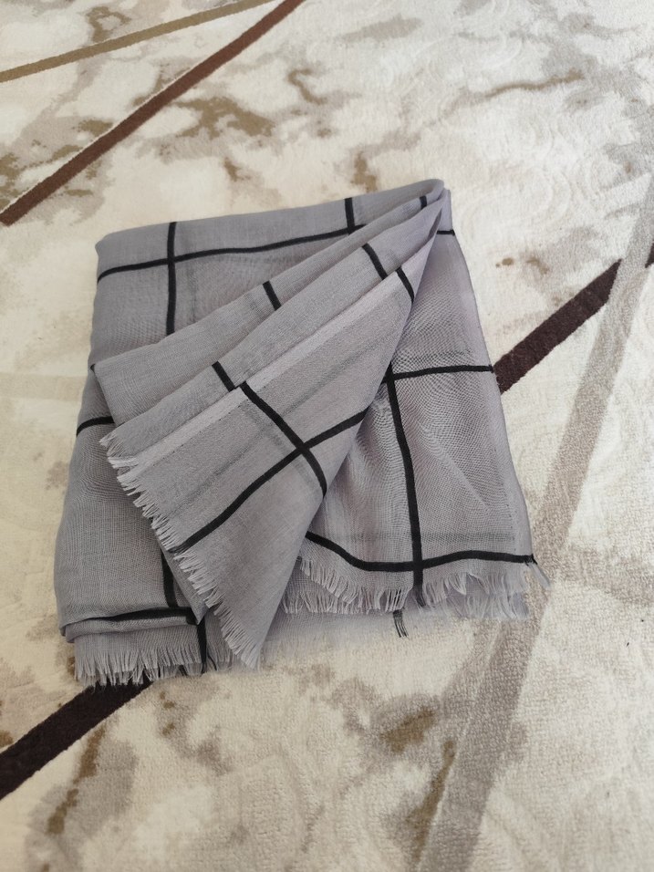 Gri Pileli Kadın Şal - Görsel 4