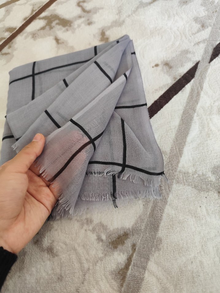 Gri Pileli Kadın Şal - Görsel 3