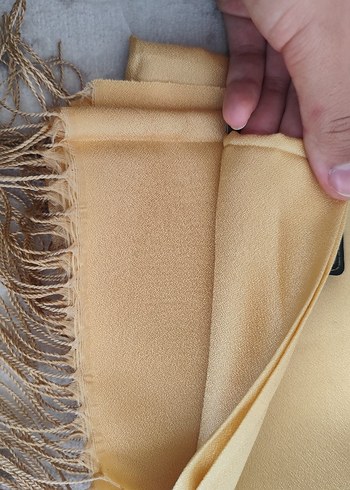 Saten Dokulu Püsküllü Bej Kadın Şal - Görsel 5