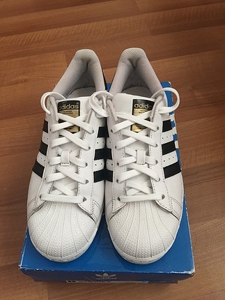 Orijinal adidas süperstar 37,5 numaradır.