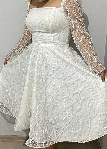 m Beden Beyaz dantelli prenses model elbise