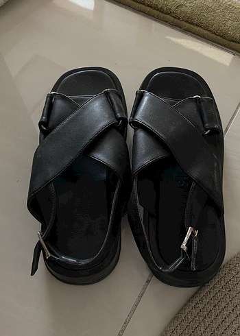 Tokalı Siyah Kadın Sandalet