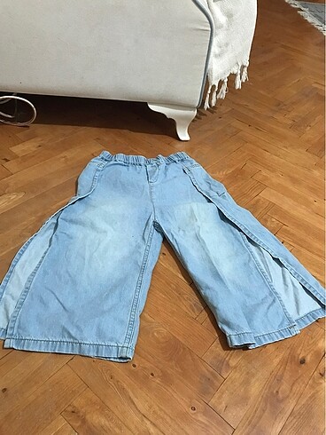 Koton yırtmaçlı kot kapri pantolon