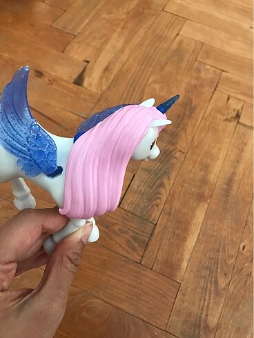 Barbie Barbie mavi kanatlı at Pegasus