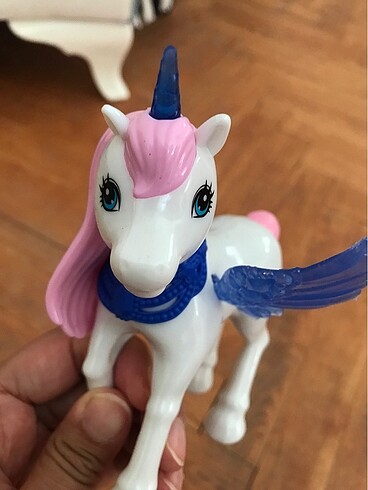 Beden Barbie mavi kanatlı at Pegasus