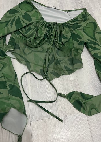 Yeşil tül crop parmak detaylı