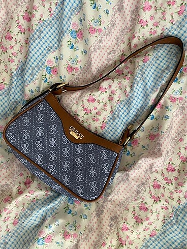 GUESS MUADİLİ ÇANTA