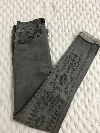 Gri Jean