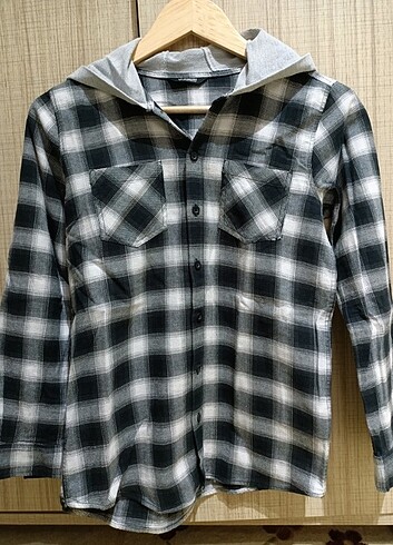 Kapüşonlu erkek çocuk gömlek - Görsel 5