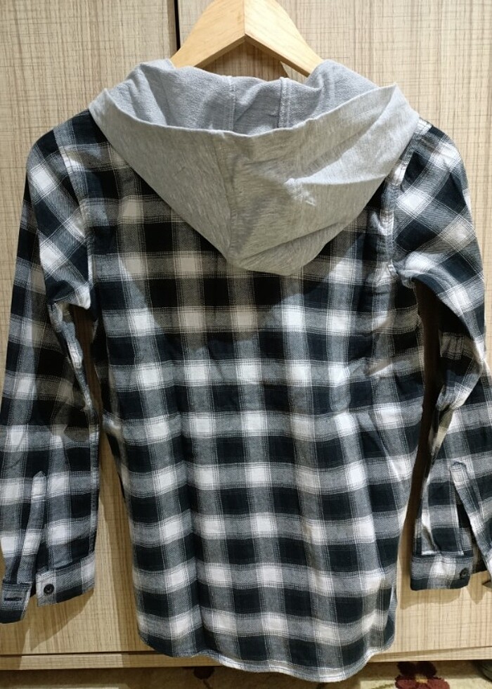 Kapüşonlu erkek çocuk gömlek - Görsel 4