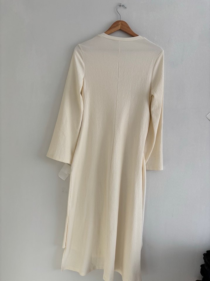 Beyaz Drapeli Uzun Elbise - Görsel 4