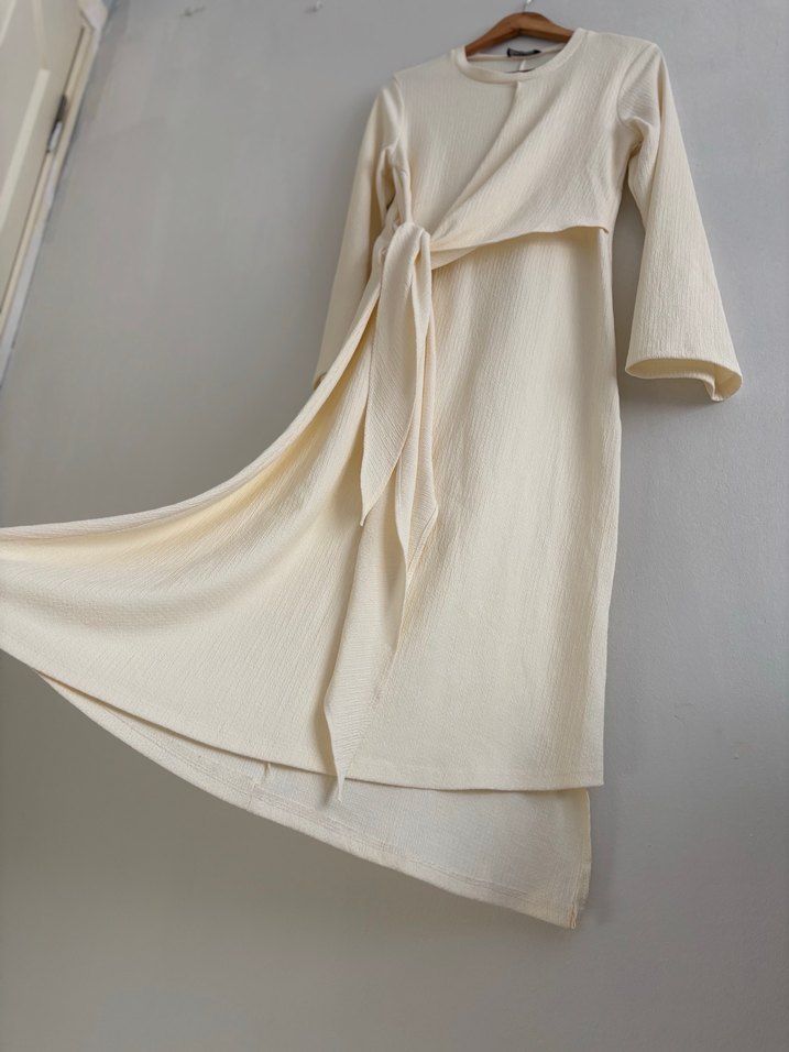 Beyaz Drapeli Uzun Elbise - Görsel 2