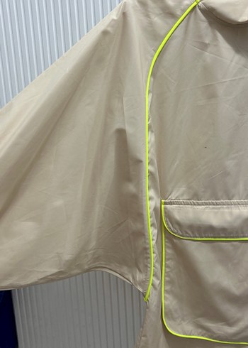 Bej Yüksek Yakalı Kadın Yağmurluk - Görsel 2