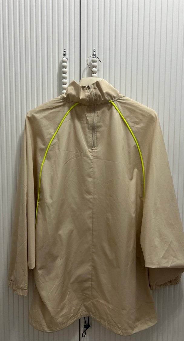 Bej Yüksek Yakalı Kadın Yağmurluk - Görsel 4