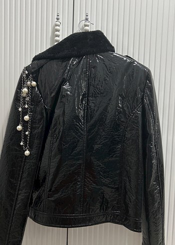 Zincir Detaylı Siyah Mini Biker Deri Ceket - Görsel 4