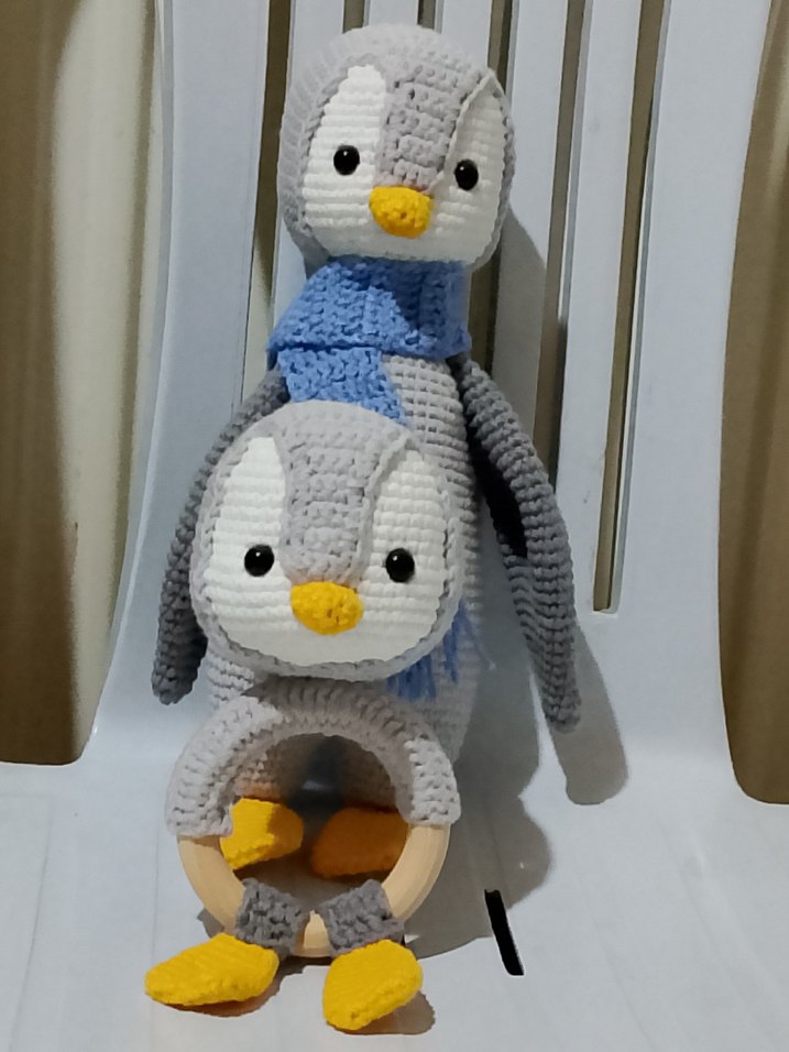 Gri Örgü Penguen Diş Kaşıyıcı ve Çıngırak Seti - Görsel 3