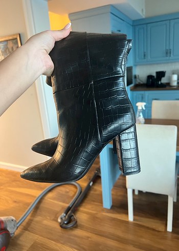 H&M Siyah Deri Yılan Desenli Dizüstü Topuklu Çizme - Görsel 6