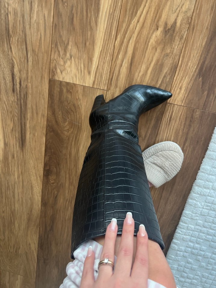 H&M Siyah Deri Yılan Desenli Dizüstü Topuklu Çizme - Görsel 4