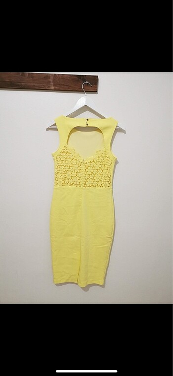 H&M Trendyol sırtı çiçek detaylı kalem elbise