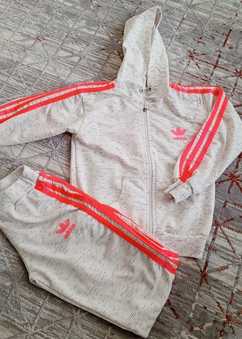 7 Yaş Beden Kız Çocuk Gri Adidas Baskılı Kapüşonlu Eşofman Takımı