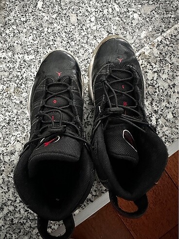 35 Beden siyah Renk Jordan ayakkabı