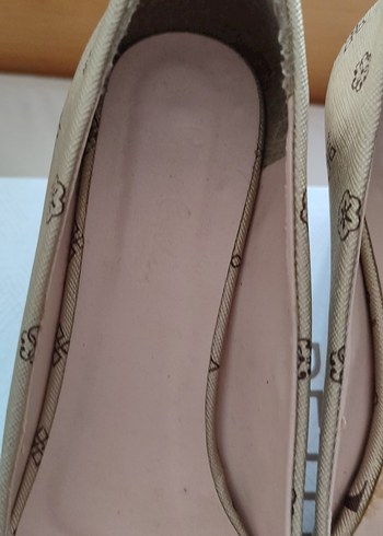 Altın Renkli Tokalı Klasik Dolgu ayakkabı - Görsel 5