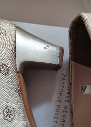 Altın Renkli Tokalı Klasik Dolgu ayakkabı - Görsel 9