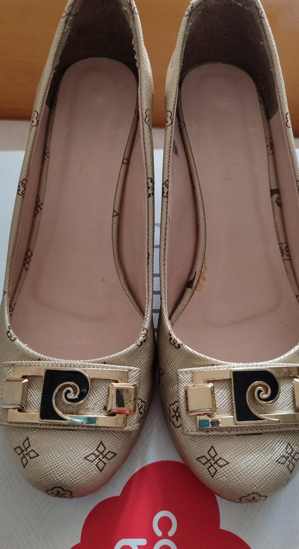 Altın Renkli Tokalı Klasik Dolgu ayakkabı - Görsel 2