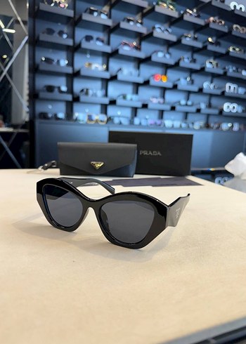 Prada Siyah Transparan Klasik Kadın Güneş Gözlüğü