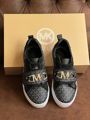 Michael Kors Orijinal kutulu gönderim