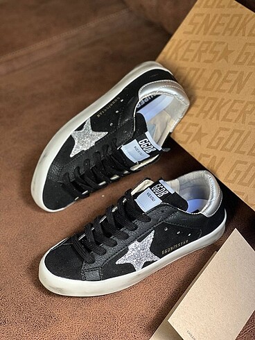 Golden Goose Deluxe Golden goose