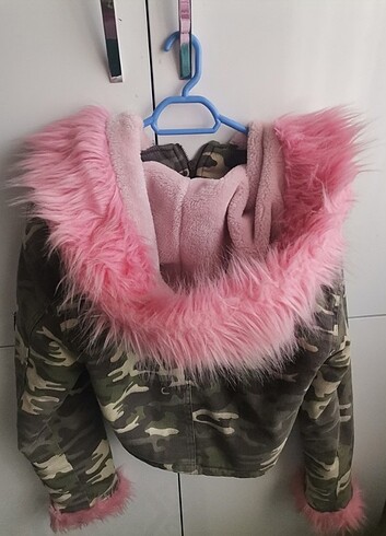 Diğer Asker desenli pembe kürklü kısa mont
