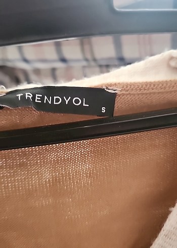 Düğmeli V Yaka Kahverengi Kadın Hırka - Görsel 2