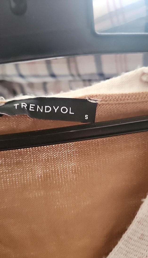 Düğmeli V Yaka Kahverengi Kadın Hırka - Görsel 2