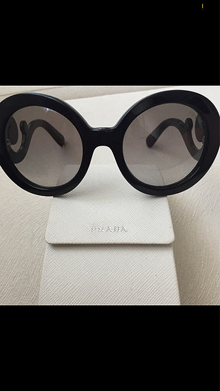 Prada güneş gözlüğü 