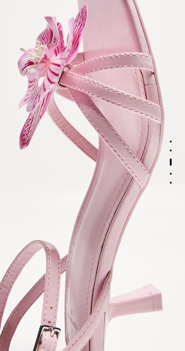 Bershka Yeni Pembe Çiçekli İnce Topuklu Kadın Sandalet - Görsel 3