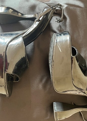 Bershka Platform Topuklu Sandalet - Görsel 3