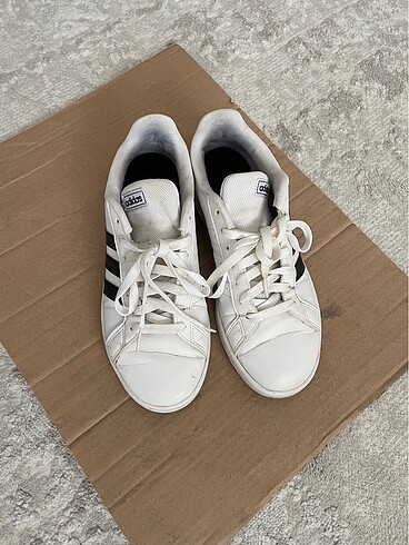 40 Beden Adidas orjinal beyaz ayakkabı