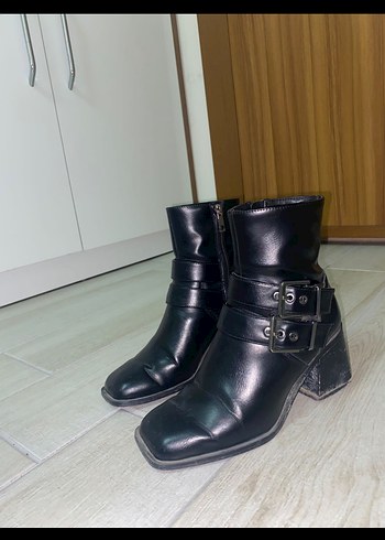 Kadın Siyah Deri Tokalı Topuklu Bot stradivarius - Görsel 2