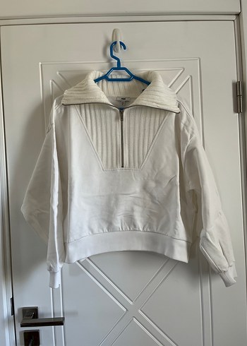 Fermuarlı Yüksek Yaka Beyaz Sweatshirt